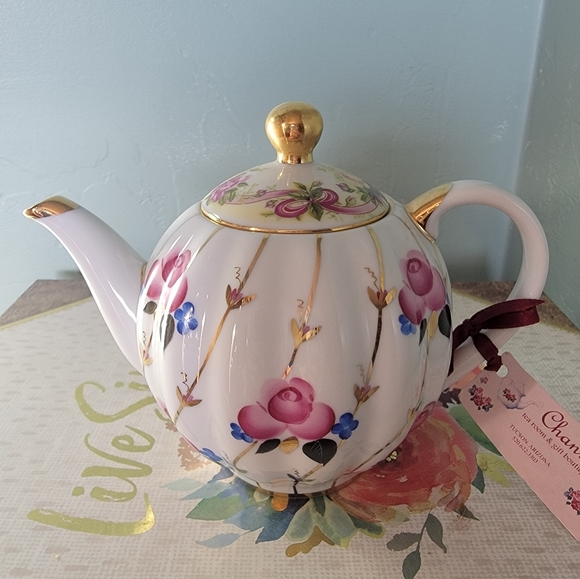 Vintage Teapot with matching cup and saucer from St Petersberg Russia. - Picture 2 of 11